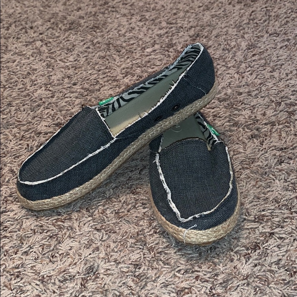 Navy blue Sanuks